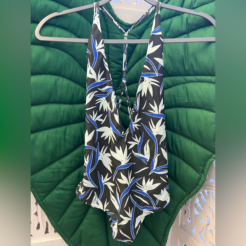 NWT (Hygienic liner attached) Mikoh bird of paradise one pc swimsuit. Blk/Blue